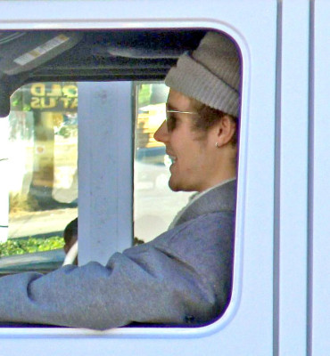 12.12 | Justin Bieber chegando no Jim Henson Company Lot em Los Angeles, Califórnia