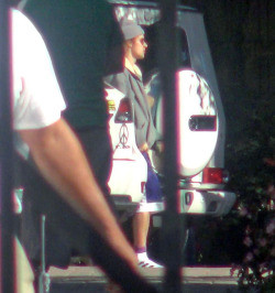 12.12 | Justin Bieber chegando no Jim Henson Company Lot em Los Angeles, Califórnia