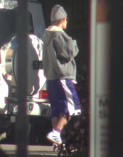 12.12 | Justin Bieber chegando no Jim Henson Company Lot em Los Angeles, Califórnia