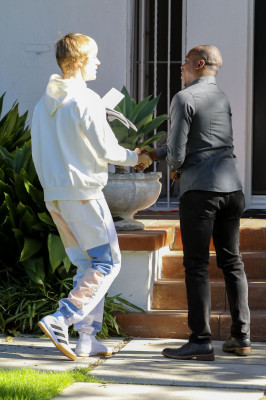 13.12 | Justin Bieber chegando a uma aula de atuação em Hollywood, Califórnia