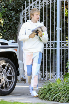 13.12 | Justin Bieber chegando a uma aula de atuação em Hollywood, Califórnia
