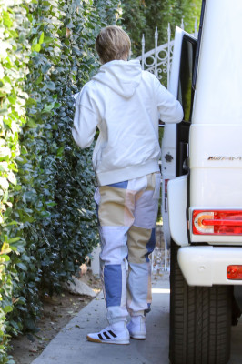 13.12 | Justin Bieber chegando a uma aula de atuação em Hollywood, Califórnia