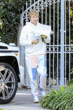 13.12 | Justin Bieber chegando a uma aula de atuação em Hollywood, Califórnia