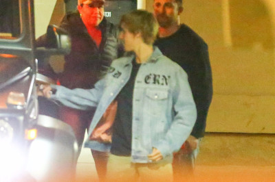 13.12 | Justin Bieber deixando o Saban Theatre em Beverly Hills, Califórnia