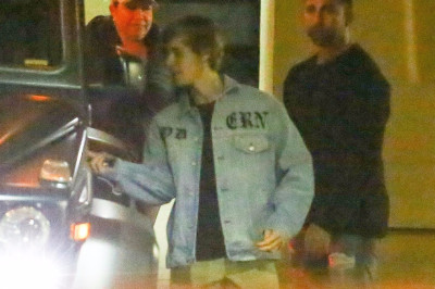 13.12 | Justin Bieber deixando o Saban Theatre em Beverly Hills, Califórnia