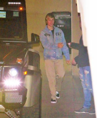 13.12 | Justin Bieber deixando o Saban Theatre em Beverly Hills, Califórnia