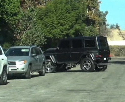 14.12 | Justin Bieber chegando na casa de Selena Gomez em Studio City, Califórnia