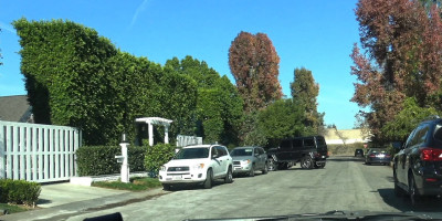 14.12 | Justin Bieber chegando na casa de Selena Gomez em Studio City, Califórnia