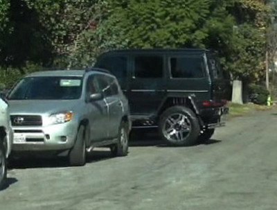 14.12 | Justin Bieber chegando na casa de Selena Gomez em Studio City, Califórnia
