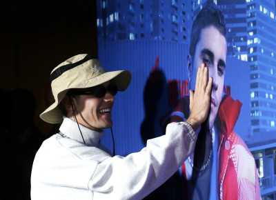 14.09 | Exibição especial de “Justin Bieber: Our World” em Nova York