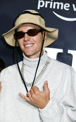 14.09 | Exibição especial de “Justin Bieber: Our World” em Nova York