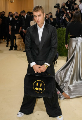 13.09 | Chegando no Met Gala 2021 — “In America: A Lexicon of Fashion”
