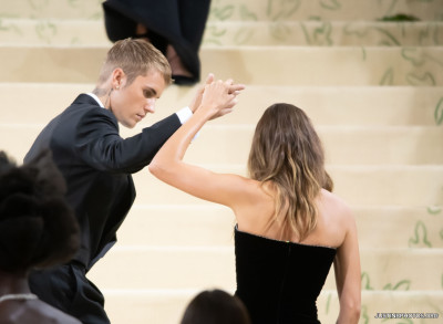 13.09 | Chegando no Met Gala 2021 — “In America: A Lexicon of Fashion”