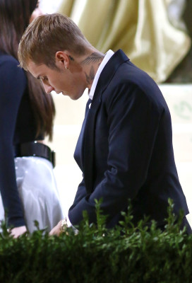 13.09 | Chegando no Met Gala 2021 — “In America: A Lexicon of Fashion”