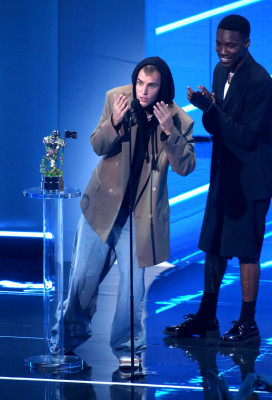 12.09 | MTV Video Music Awards (Show)