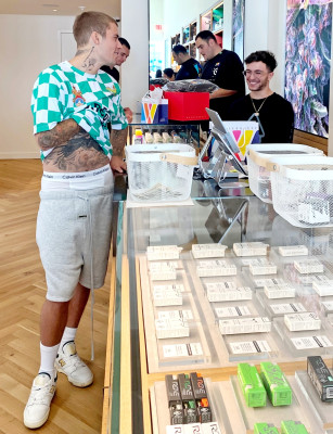 12.07 | Visita ao dispensário Wonderbrett em Los Angeles