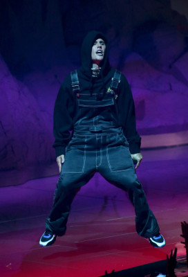 12.09 | Performando no MTV Video Music Awards com The Kid Laroi