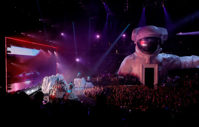 12.09 | Performando no MTV Video Music Awards com The Kid Laroi