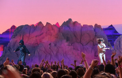 12.09 | Performando no MTV Video Music Awards com The Kid Laroi