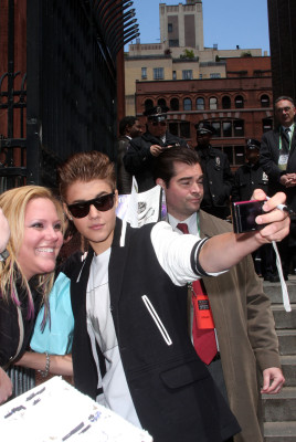 27.04 | Justin Bieber chegando no Tribeca Film Festival