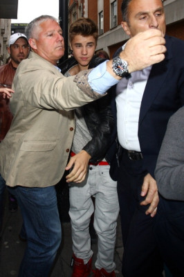 12/04 - Justin Bieber chegando na KISS FM