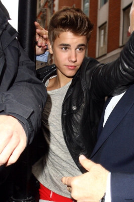 12/04 - Justin Bieber chegando na KISS FM