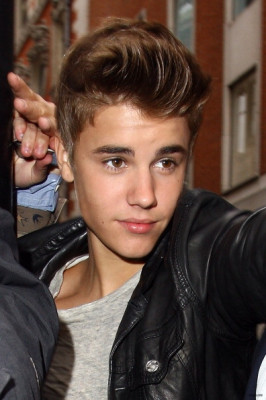 12/04 - Justin Bieber chegando na KISS FM