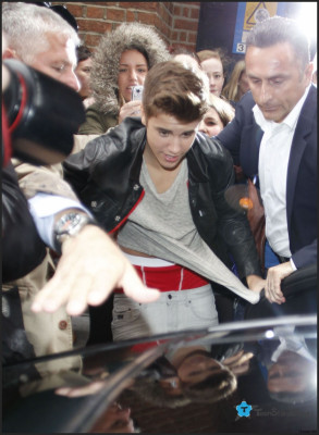 12/04 - Justin Bieber chegando na KISS FM