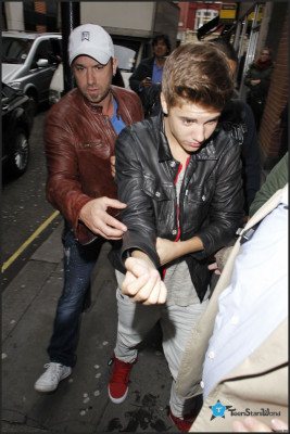 12/04 - Justin Bieber chegando na KISS FM
