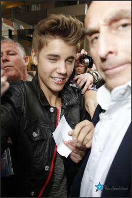 12/04 - Justin Bieber chegando na KISS FM