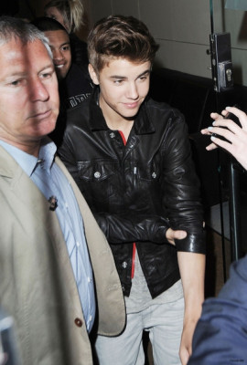 12/04 - Justin Bieber chegando na KISS FM