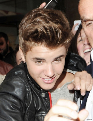 12/04 - Justin Bieber chegando na KISS FM