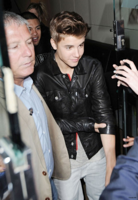 12/04 - Justin Bieber chegando na KISS FM