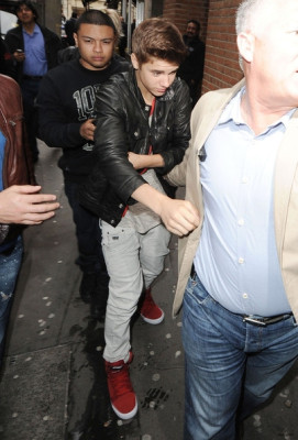 12/04 - Justin Bieber chegando na KISS FM