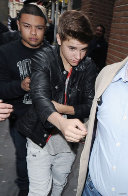 12/04 - Justin Bieber chegando na KISS FM