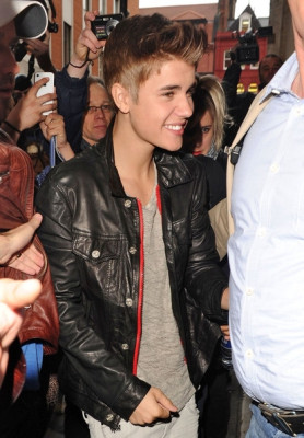 12/04 - Justin Bieber chegando na KISS FM