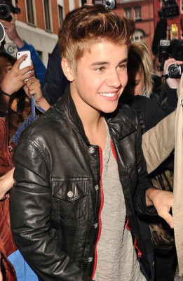 12/04 - Justin Bieber chegando na KISS FM