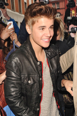 12/04 - Justin Bieber chegando na KISS FM