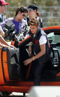 21.04 | Justin Bieber nos bastidores de Boyfriend
