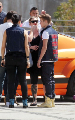 21.04 | Justin Bieber nos bastidores de Boyfriend