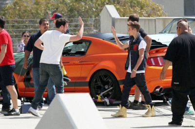 21.04 | Justin Bieber nos bastidores de Boyfriend