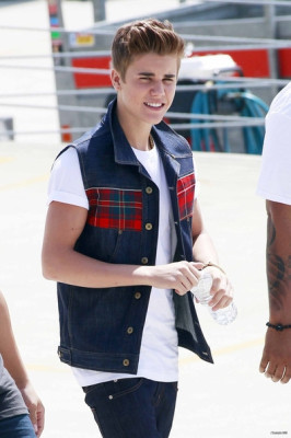 21.04 | Justin Bieber nos bastidores de Boyfriend