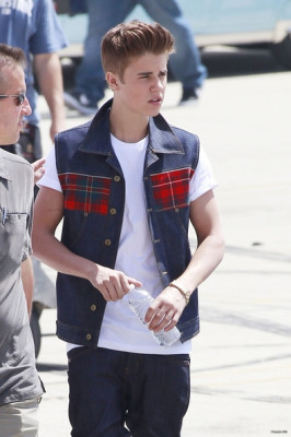 21.04 | Justin Bieber nos bastidores de Boyfriend