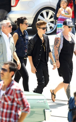 21.04 | Justin Bieber nos bastidores de Boyfriend