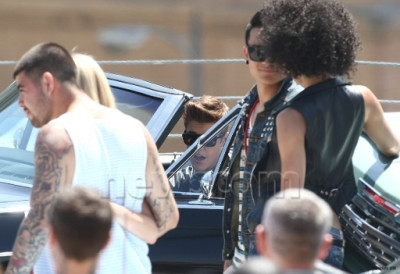 21.04 | Justin Bieber nos bastidores de Boyfriend