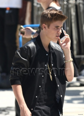 21.04 | Justin Bieber nos bastidores de Boyfriend