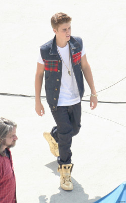 21.04 | Justin Bieber nos bastidores de Boyfriend