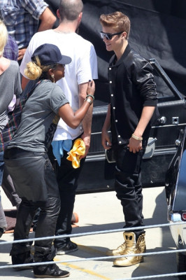 21.04 | Justin Bieber nos bastidores de Boyfriend