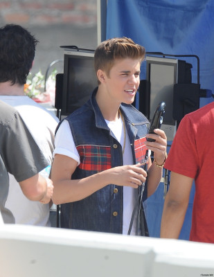 21.04 | Justin Bieber nos bastidores de Boyfriend