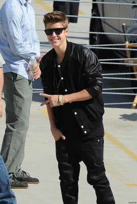21.04 | Justin Bieber nos bastidores de Boyfriend